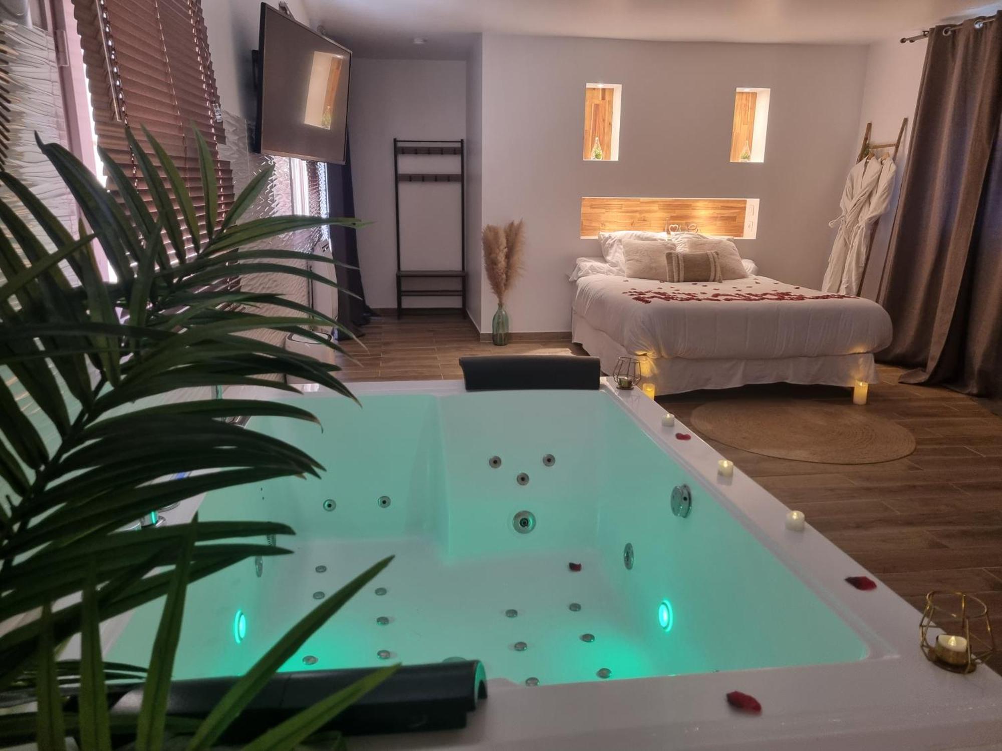 Suite De Charme Avec Jacuzzi Et Jardin Privatif Paris Au Calme Saint-Prix  Dış mekan fotoğraf